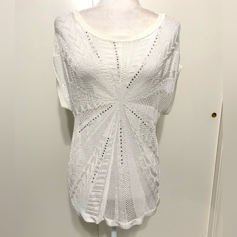 Pretty White House Black Market Top